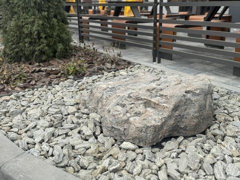 Декоративна кришка "КАМІНЬ РВАНИЙ" гнейс 2100 фото