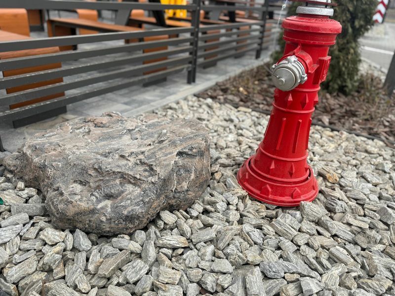 Декоративна кришка "КАМІНЬ РВАНИЙ" гнейс 2100 фото