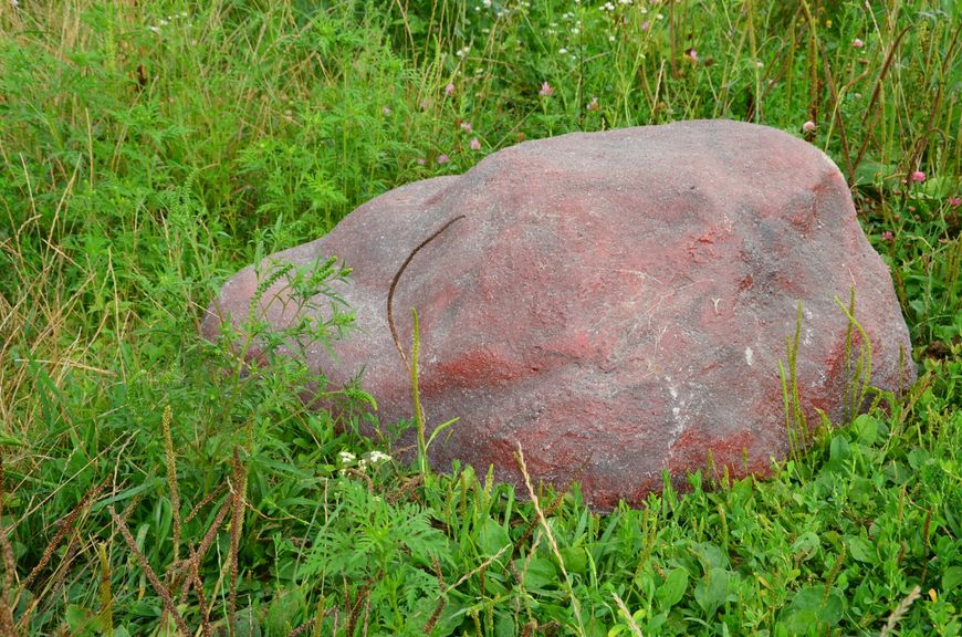 Декоративна кришка "ВАЛУН РІЧКОВИЙ" граніт червоний 2124 фото